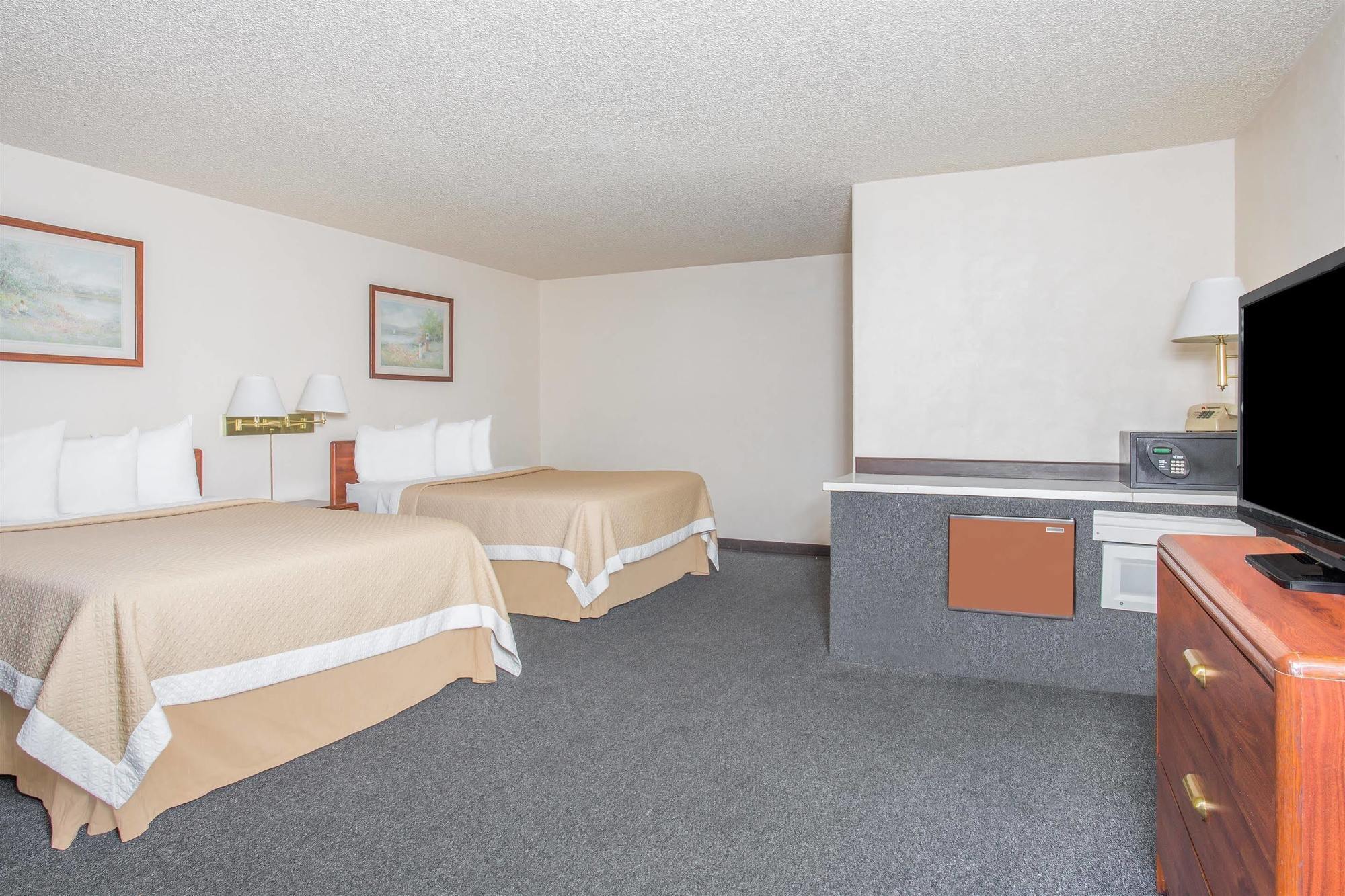 Days Inn By Wyndham Rock Springs Exterior photo