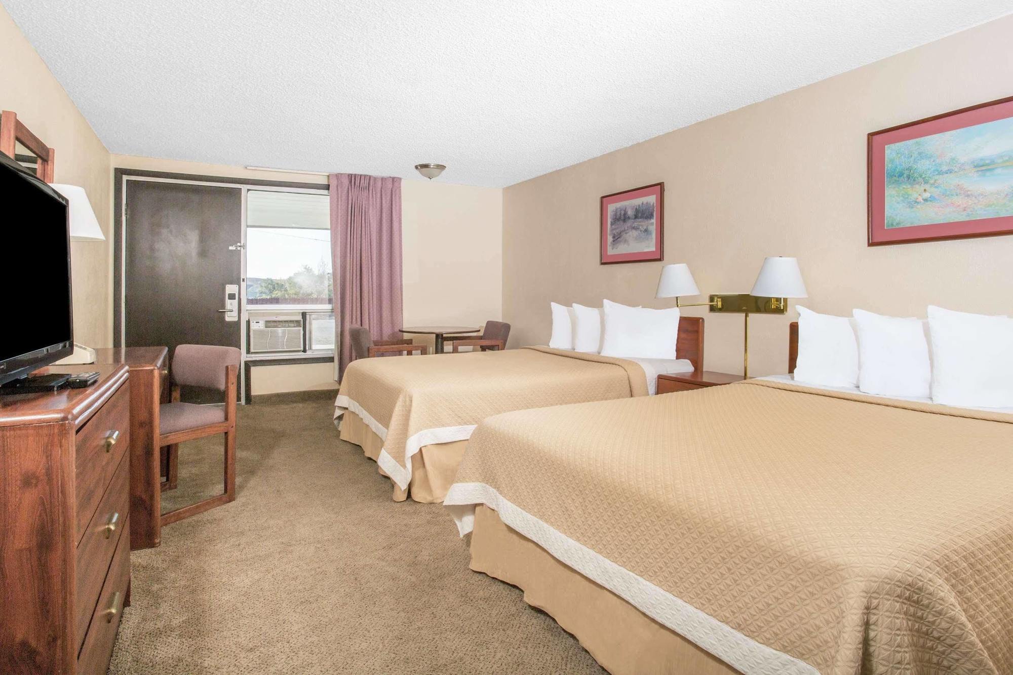 Days Inn By Wyndham Rock Springs Exterior photo